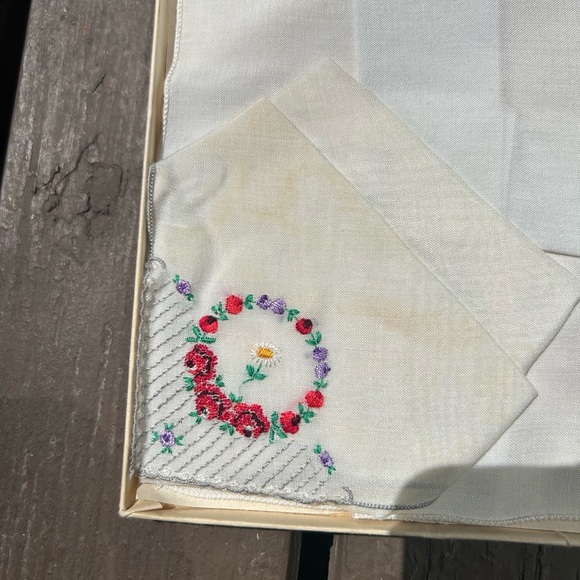 Vintage handkerchief in original box - Picture 3 of 5